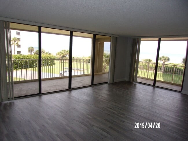 Building Photo - Oceanfront 3 BR Condo