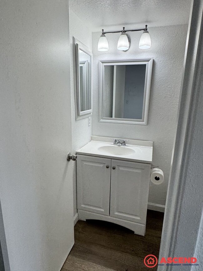 Building Photo - 1 Bedroom Apartment Off New Stine and Plan...