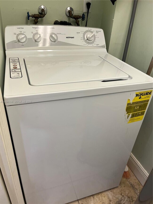 Building Photo - 6917 Collins Ave