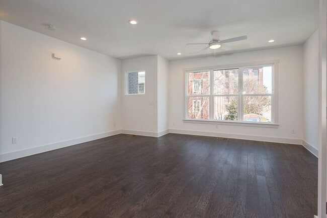 Building Photo - Beautiful Condo in Cleveland Park (Downtow...