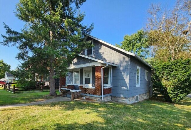 Building Photo - Cute 3 Bedroom Close to Shopping