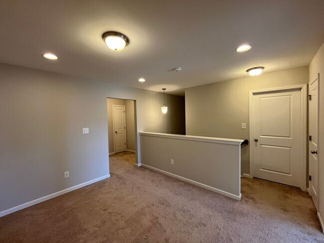 Building Photo - 310 Princess Pl