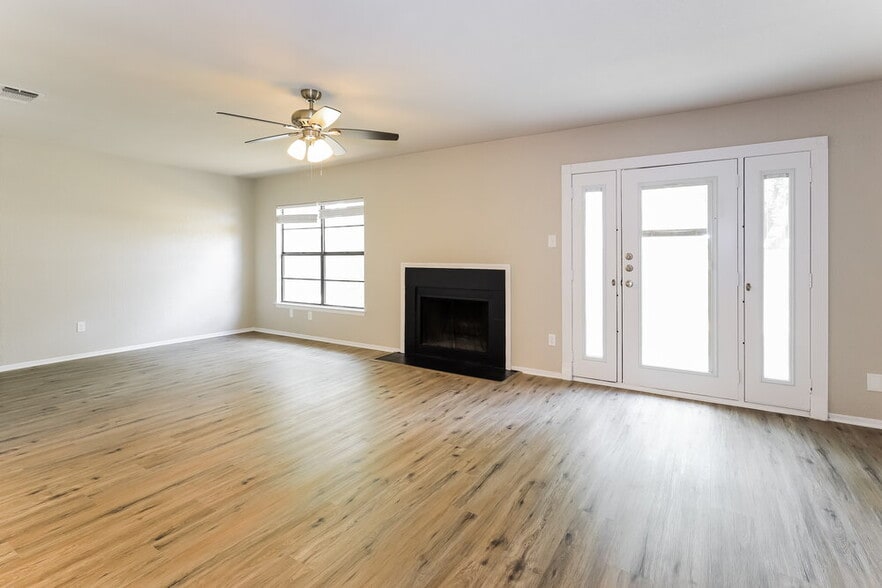 Building Photo - 9106 Valley Ridge