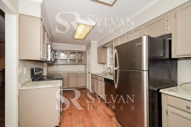 Building Photo - Luxury, Location, and Convenience, it is all HERE!