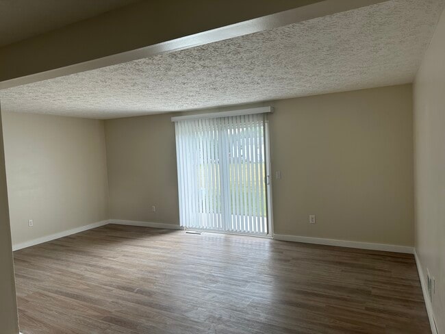 Building Photo - 72 Willowick Dr