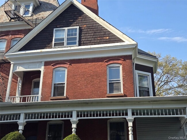 Building Photo - 514 Grand Ave