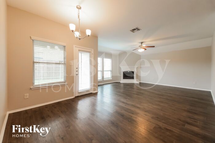 Building Photo - 1217 Lake Worth Trl