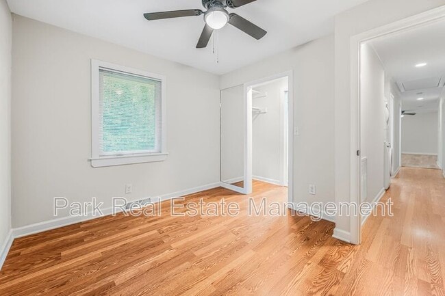 Building Photo - 221 Howell St