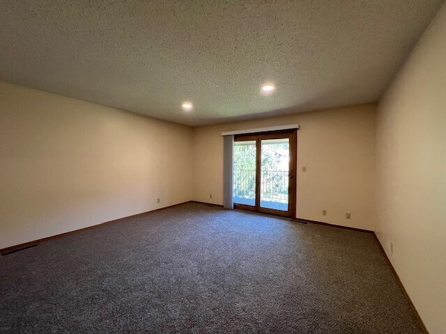 Building Photo - 3988 Fairway Hills Dr