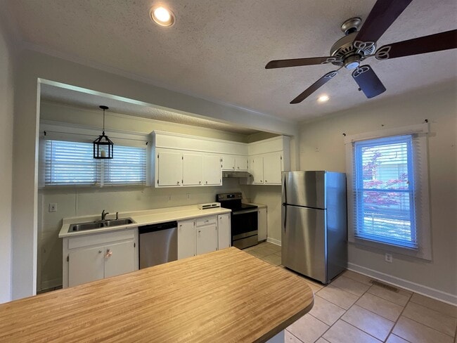 Building Photo - T.R. Lawing Realty Property
