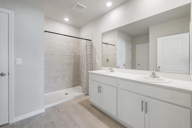 Building Photo - 1523 SW 19th Pl