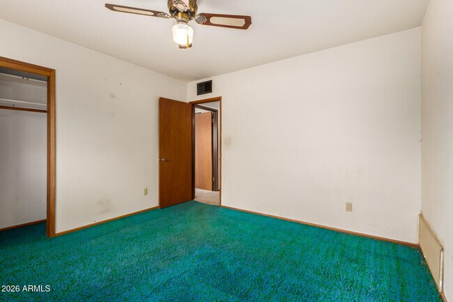 Building Photo - 1125 E 11th St