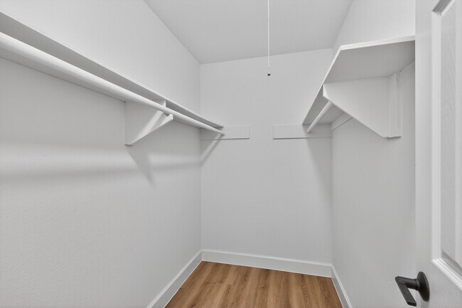 Building Photo - 5743 Ludington Dr