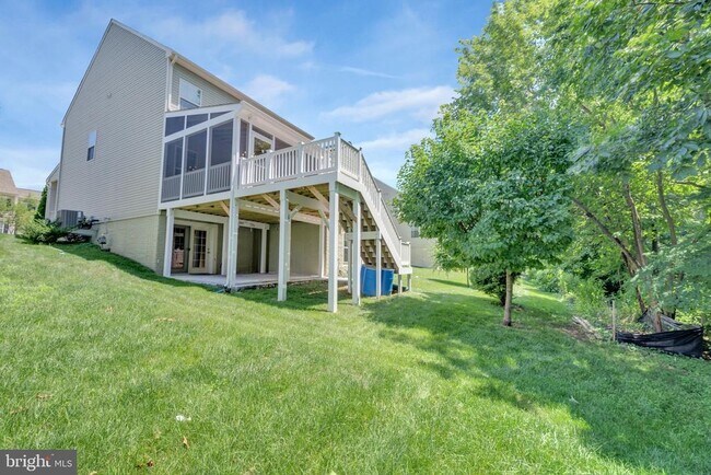 Building Photo - 8008 Hubble Dr