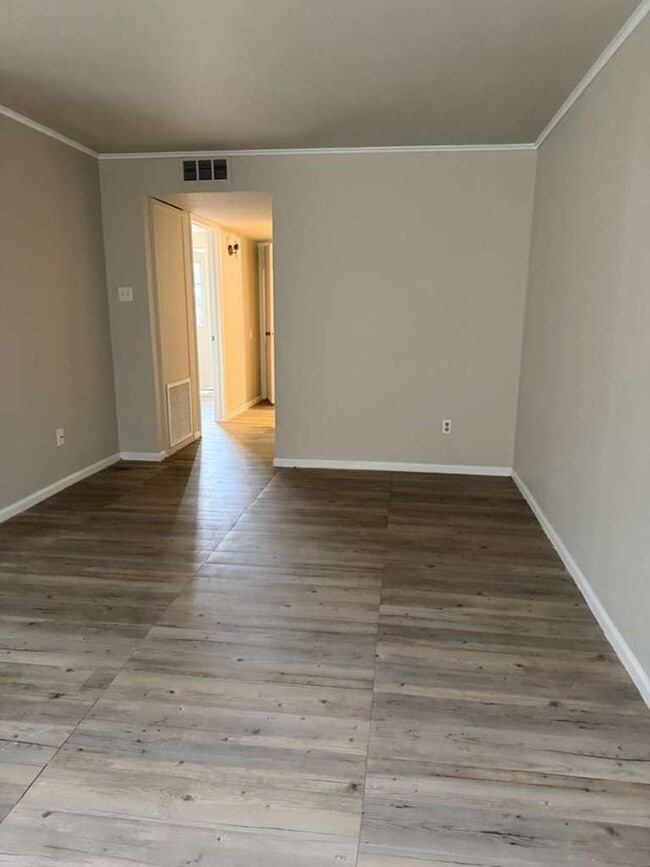 Building Photo - 9210 Glen Meadow Ln