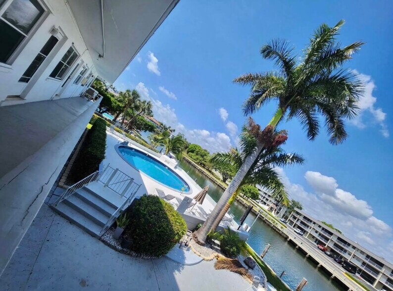 Building Photo - 467 Golden Isles Dr