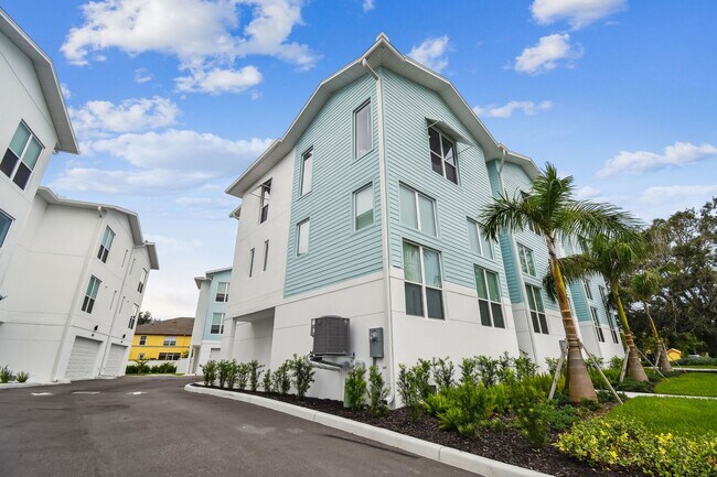 Building Photo - A charming coastal townhouse, just minutes from downtown St. Pete!