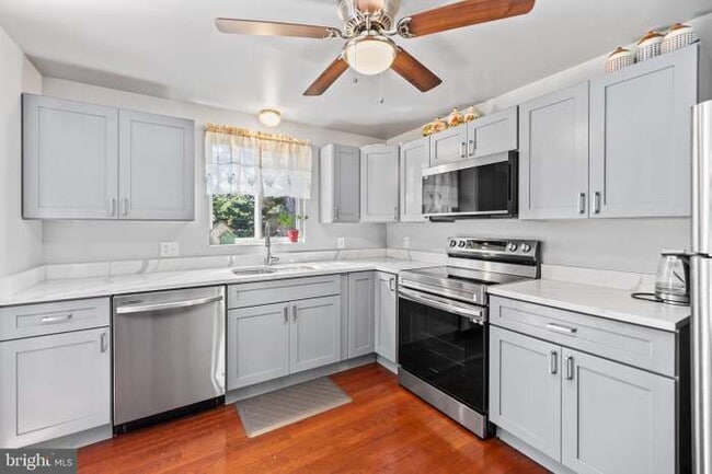 Building Photo - 10612 Holleybrooke Dr