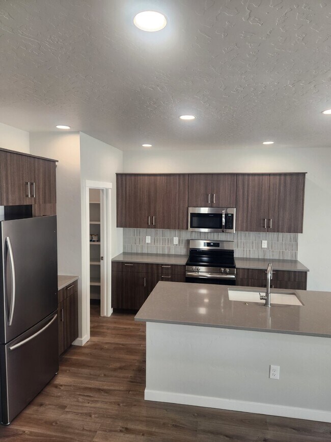 Building Photo - 1967 S Saltbrush Wy