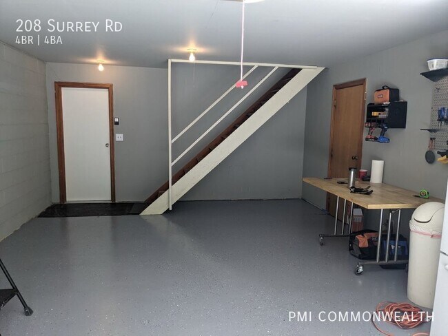 Building Photo - 208 Surrey Rd