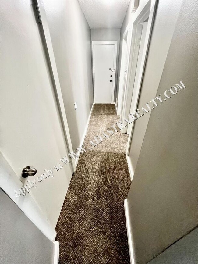 Building Photo - Cute and Affordable Olathe Apartment-Comin...