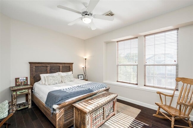 Building Photo - 2729 Kinney Oaks Ct