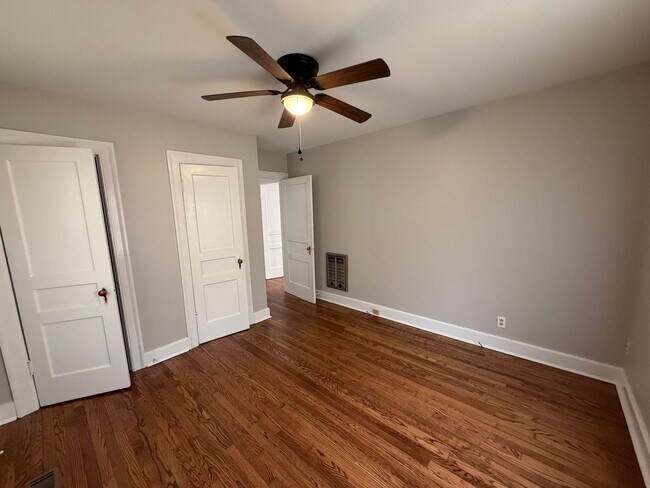 Building Photo - Charming 3 Bed 1 Bath Home Minutes From MTSU