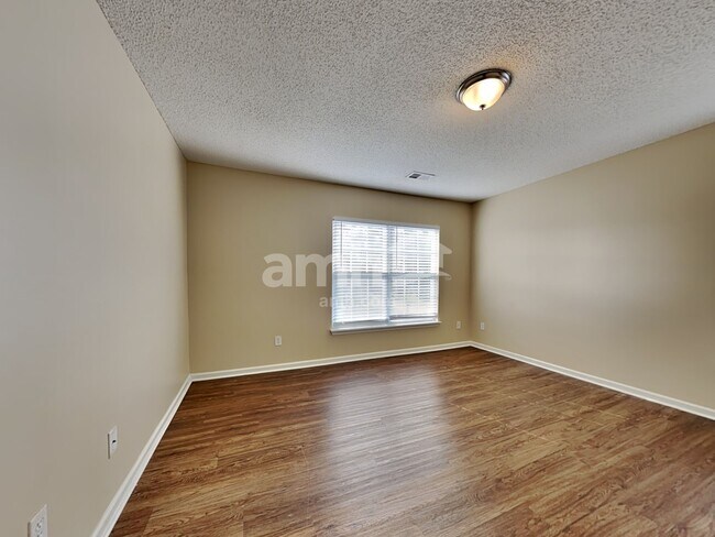 Building Photo - 418 Dovetail Cir