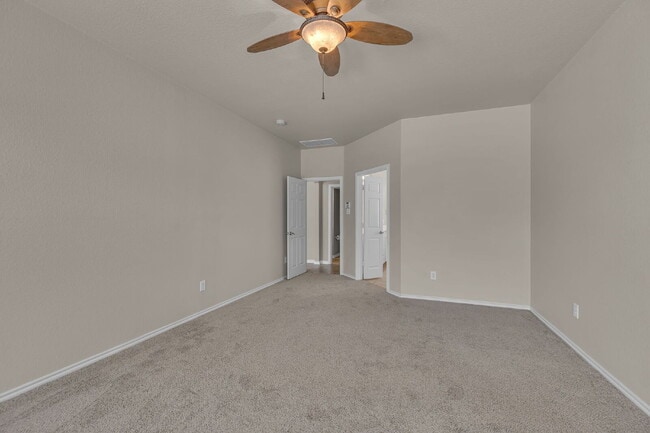 Building Photo - "Luxurious 4-Bedroom, 2.5 Bath Retreat wit...