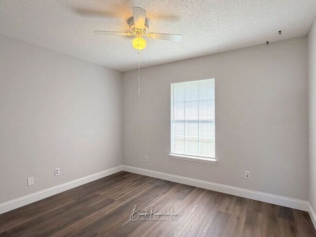 Building Photo - 2520 Southern Oaks Dr