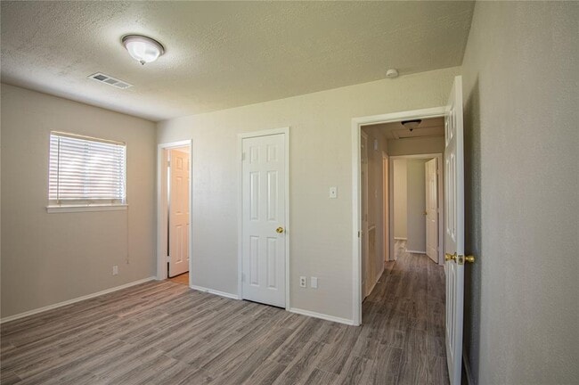 Building Photo - 5514 Vickita Dr