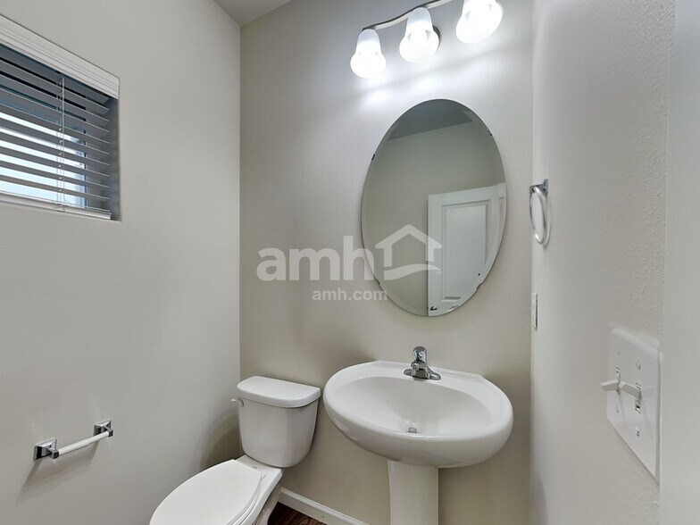 Building Photo - 18946 Lipoma Ave E