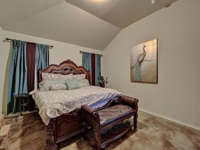 Building Photo - 1096 Twin Estates Dr