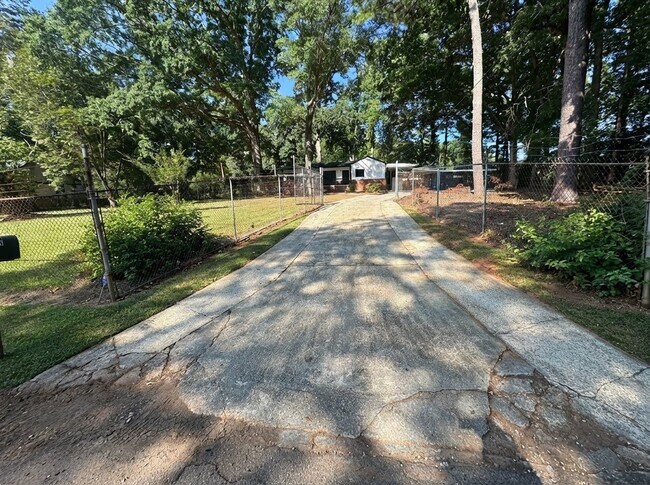 Building Photo - 1847 Derrill Dr