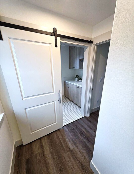 Building Photo - 1321 Oppek St NE