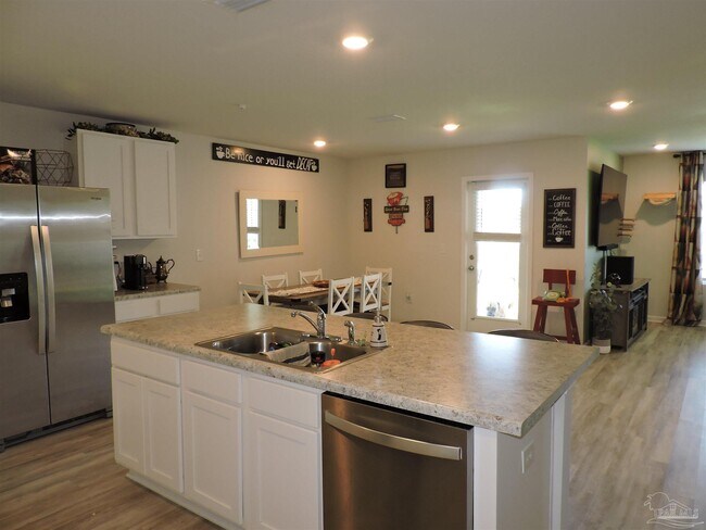 Building Photo - 5903 Laurel Oak Dr