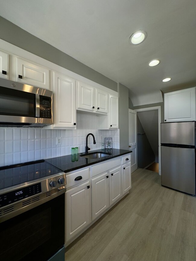 Building Photo - Beautiful Two-Bedroom Parkville Townhome w...