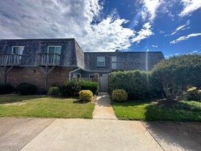 Building Photo - Luxury Newly Remodeled Condominium