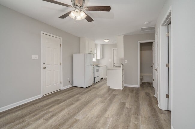 Building Photo - 2 Bedroom House - Coming Soon!