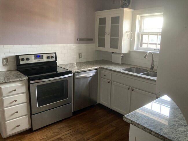 Building Photo - 131 S 39th St