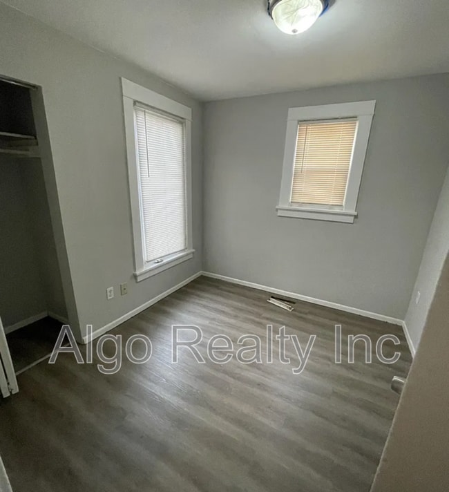 Building Photo - 2211 Queen Ave N