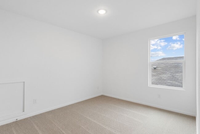 Building Photo - 972 Creek