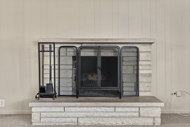 Building Photo - 5631 S Oak St