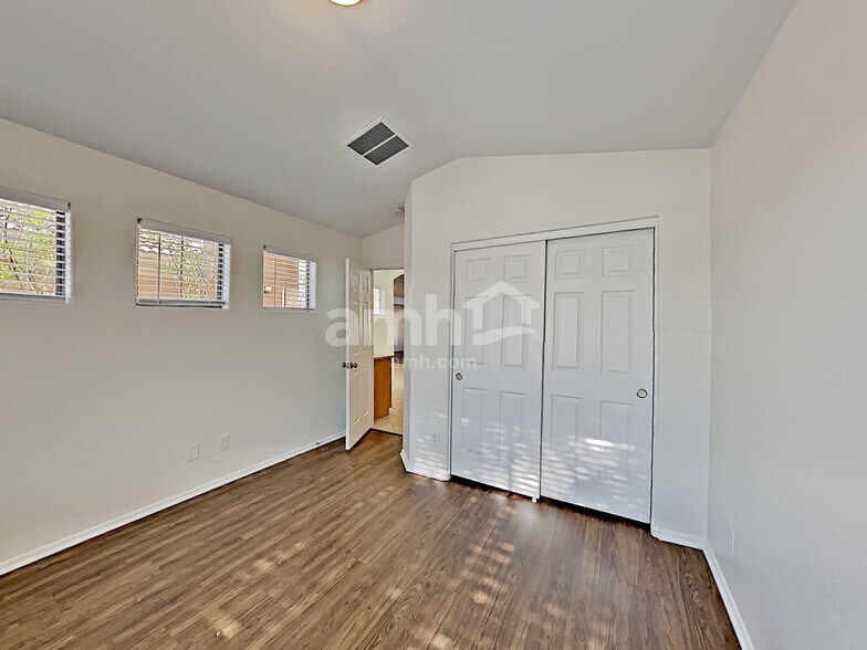 Building Photo - 1920 S 85th Ln