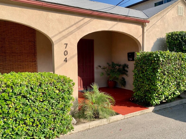 Primary Photo - 704 E Cedar Ave