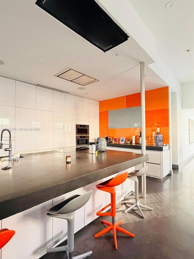 Building Photo - 21025 NE 38th Ave