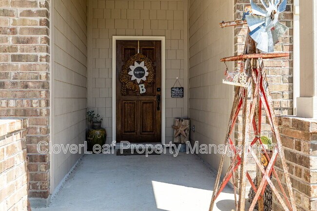 Building Photo - 804 Shrike Ln