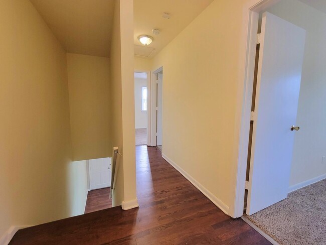 Building Photo - 611 Waukegan Rd