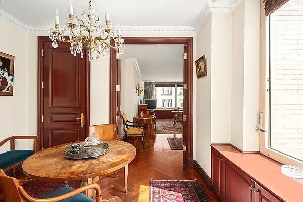 Primary Photo - 30 E 85th St