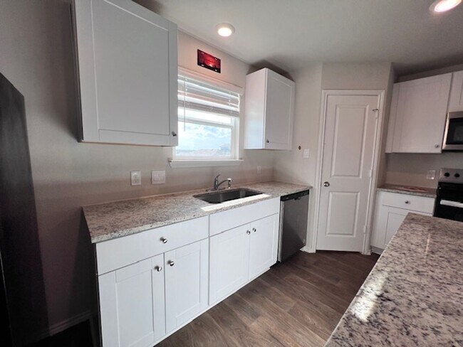 Building Photo - Solana Ridge Subdivision